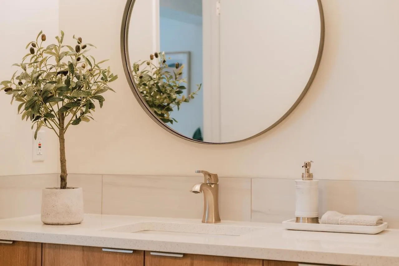 Olive Tree Guest Suite Calgary 0*,  Canada